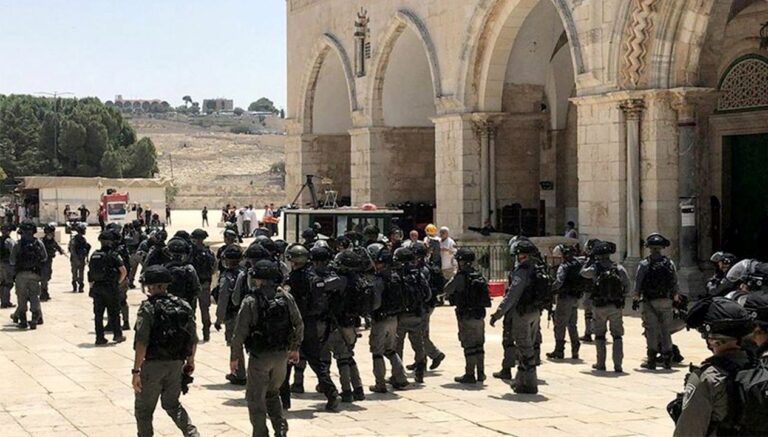 israil-polisi-turk-turistleri-darp-etti-FyJZIxbU.jpg